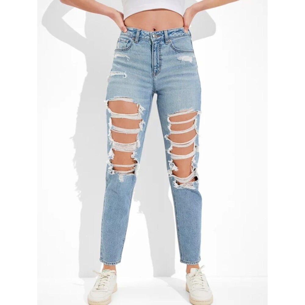 American Eagle Size 4 Mom Jean Stretch Ripped Distressed Light Wash 90s Grunge
